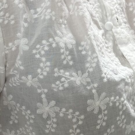 Blusa Suiza detalles