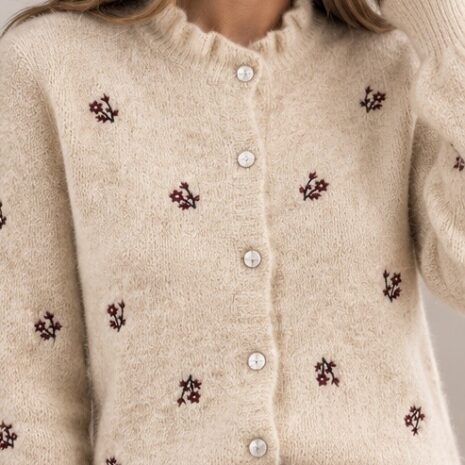 Cardigan Flores Bordadas frontal