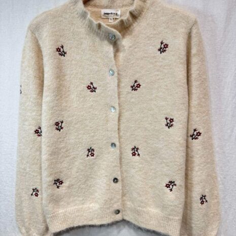 Cardigan flores bordadas frontal percha