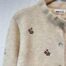 Cardigan flores bordadas hombro